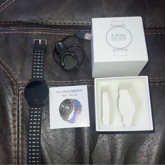New in box smart watch with charger - Picture 5 of 7